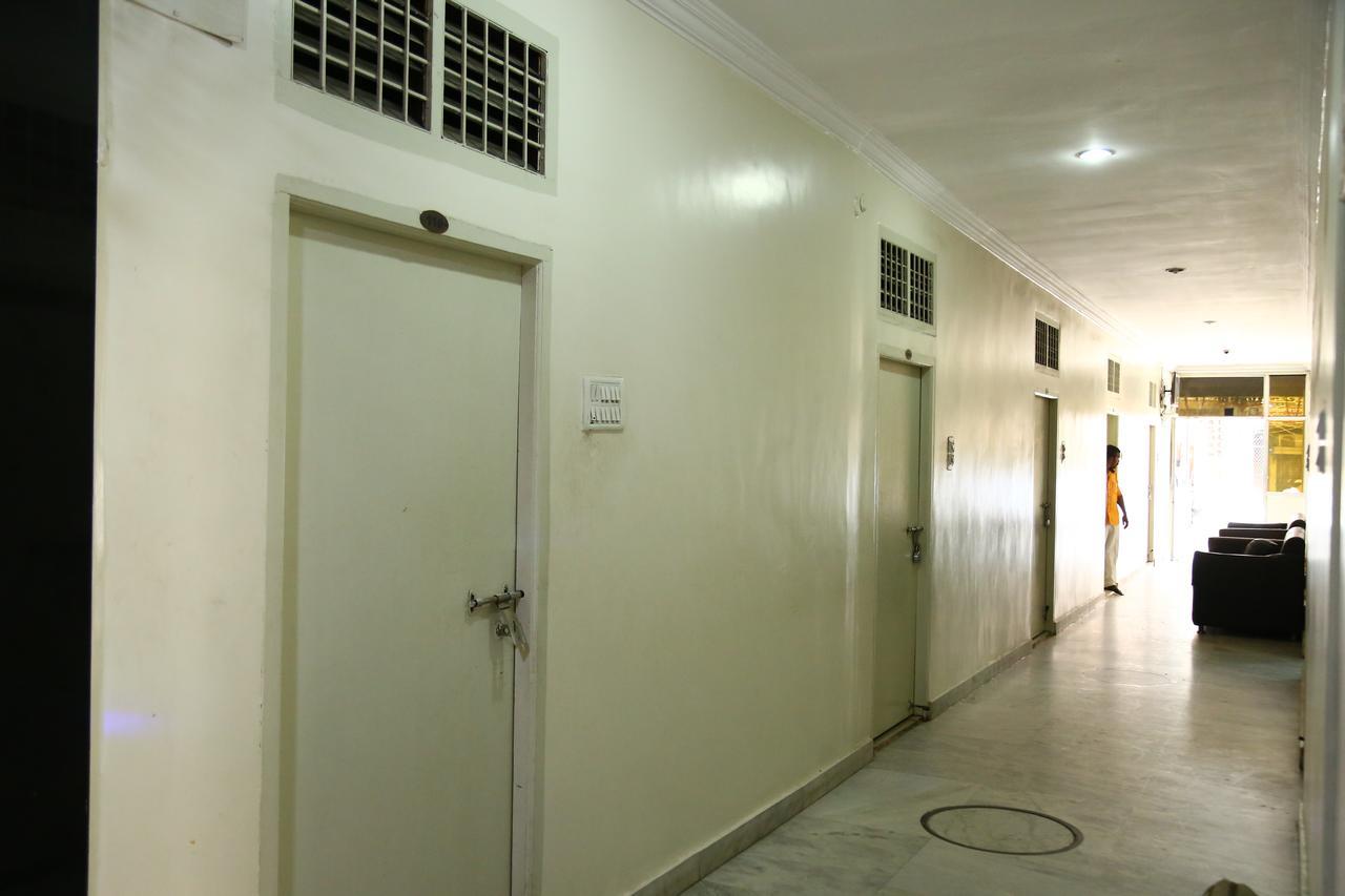 Sri Sai Krishna Deluxe Lodge Hyderabad Ngoại thất bức ảnh