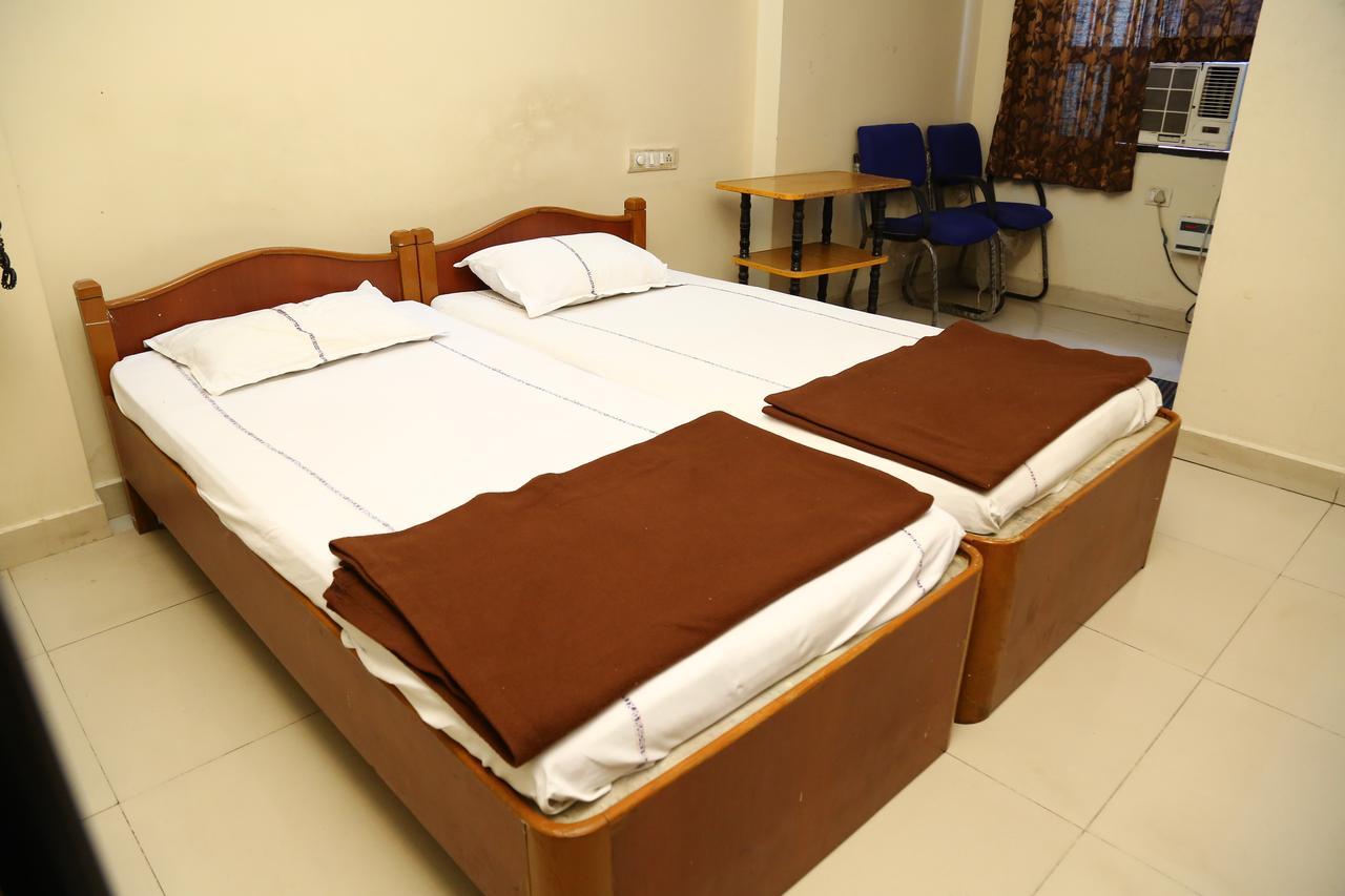 Sri Sai Krishna Deluxe Lodge Hyderabad Ngoại thất bức ảnh