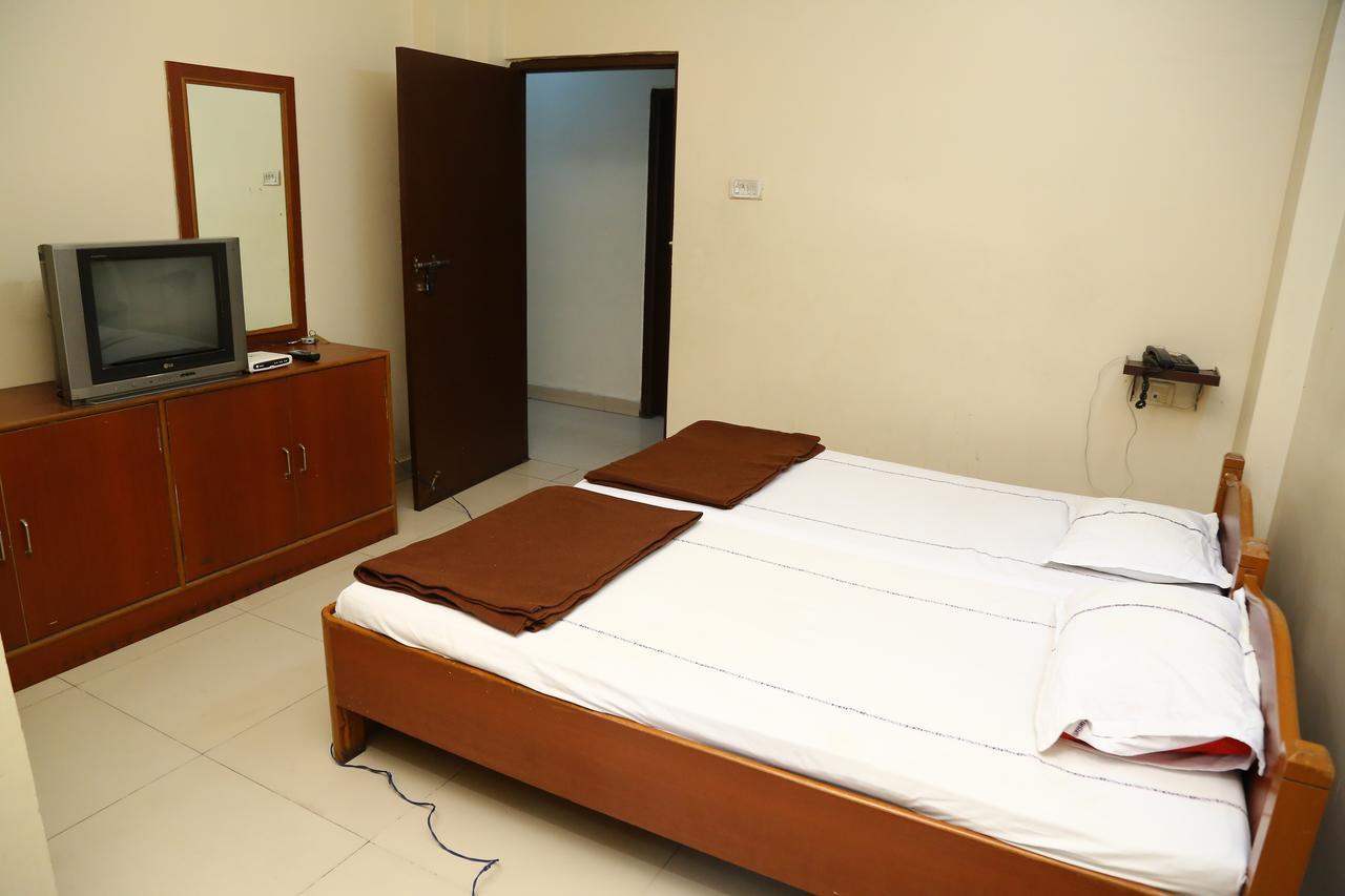 Sri Sai Krishna Deluxe Lodge Hyderabad Ngoại thất bức ảnh