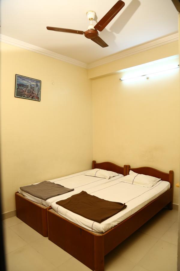 Sri Sai Krishna Deluxe Lodge Hyderabad Ngoại thất bức ảnh