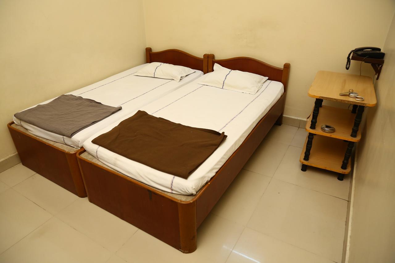 Sri Sai Krishna Deluxe Lodge Hyderabad Ngoại thất bức ảnh